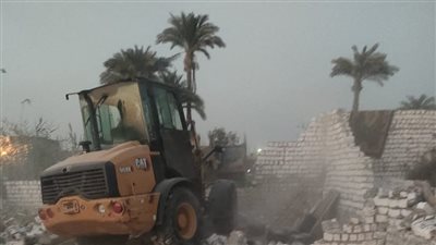 محافظة الجيزة تزيل 30 حالة تعد بالبناء المخالف على الأراضي الزراعية