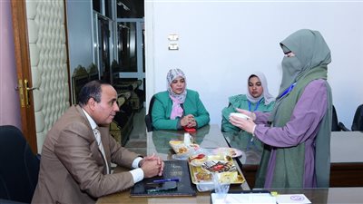 طالبات الاقتصاد المنزلي بتربية نوعية سوهاج يبدعن فى ابتكار وجبات غذائية صحية