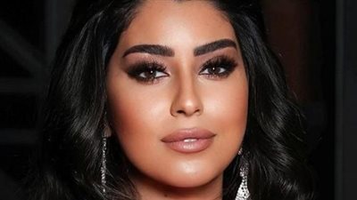 المخمل يبرز أنوثة أيتن عامر 