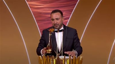 Joy Awards.. أحمد السقا يسلم جائزة الممثلة المفضلة.. صور