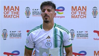 بغداد بونجاح الأفضل في مباراة الجزائر وبوركينا فاسو