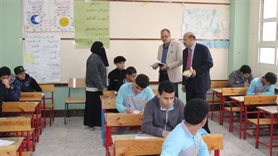 طلاب الإعدادية يؤدون امتحان الجبر والاحصاء بالإسماعيلية 