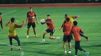 اجتماع مطول بين كولر والجهاز الفني للأهلي بالإمارات