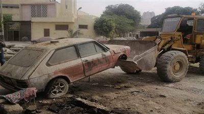 رفع 35 سيارة ودراجة نارية متروكة ومتهالكة