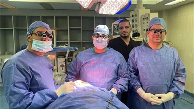 فريق طبي بسوهاج الجامعي ينجح في استئصال ورم سرطاني لسيدة