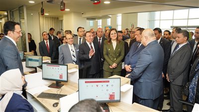 وزيرا التخطيط والتنمية المحلية ومحافظ الإسكندرية يفتتحون مركز خدمات مصر