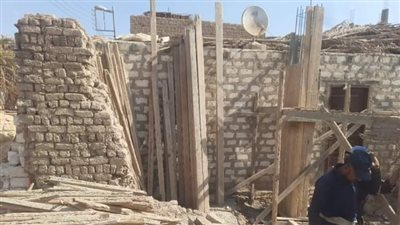 إزالة فورية لحالتى تعدى بقرية الأشراف بقنا