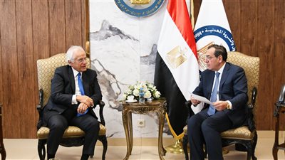 وزير البترول يستقبل رئيس مجموعة كوبيلوزوس اليونانية