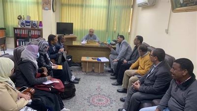 وكيل صحة قنا يجتمع مع مسؤولي التفتيش المالي لمناقشة الإنضباط الإداري