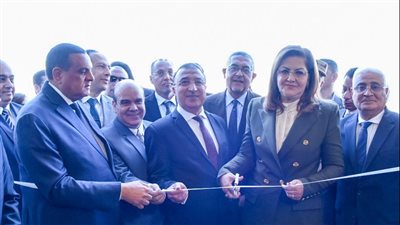 وزيرا التخطيط والتنمية المحلية يفتتحان مركز خدمات مصر بالإسكندرية 