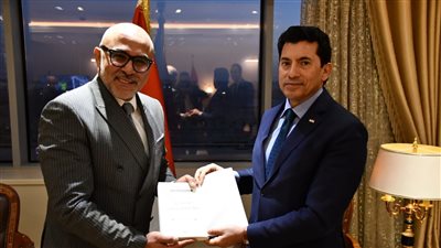 وزير الرياضة يستقبل رئيس نادي الزهور