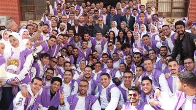 النعماني يشارك طلاب طب سوهاج بنظام (٥+٢) فرحتهم بإنتهاء دراسة بكالوريوس الطب والجراحة