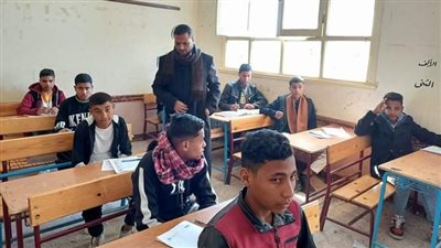 7596 طالبًا بالشهادة الإعدادية بمدارس أبوتشت يؤدون امتحان الهندسة