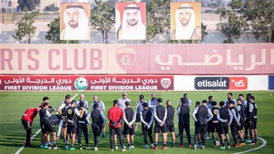 تفاصيل اجتماع محمود الخطيب بلاعبي الأهلي في معسكر الإمارات