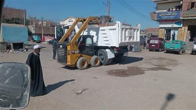 حملة لرفع المخلفات بشوارع مدينة دشنا بقنا