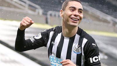 الشباب السعودي يتوصل إلى اتفاق مبدئي مع نيوكاسل لضم ألميرون