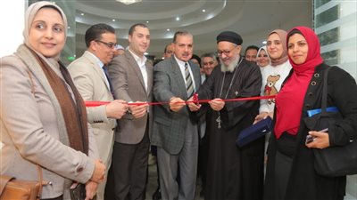 محافظ كفرالشيخ يفتتح معرض رؤى تشكيلية بالأزهار 