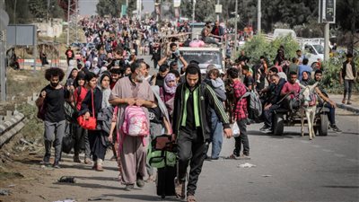 استمرار نزوح الآلاف من خان يونس إلى رفح.. فيديو