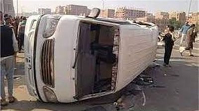  إصابة 19 شخصا في انقلاب سيارة ميكروباص بالمنيا