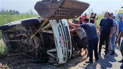 إصابة 5 أشخاص إثر سقوط ميكروباص في ترعة المريوطية