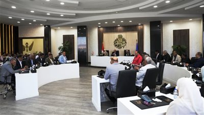 محافظ أسوان يقدم الشكر للعاملين بمختلف قطاعات 