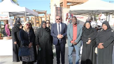 محافظ أسوان يقرر مد فعاليات معرض 