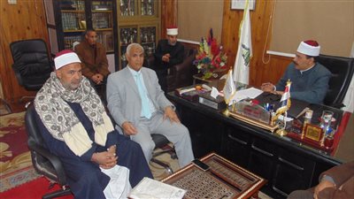 رئيس منطقة سوهاج الأزهرية يلتقي رؤساء مراكز تصحيح الشهادتين الإبتدائية والإعدادية 