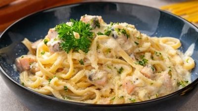 مكرونة بيضاء بالدجاج