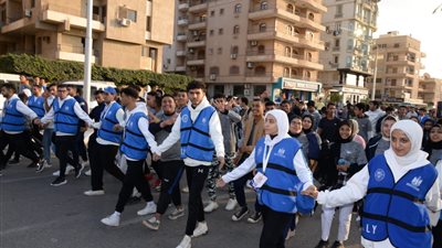 إطلاق إشارة البدء لماراثون المشي بالإسماعيلية