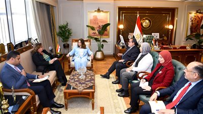 وزيرة الهجرة تبحث ملف التدريب والتوظيف مع مدير إدارة المسئولية المجتمعية ببنك التعمير والإسكان