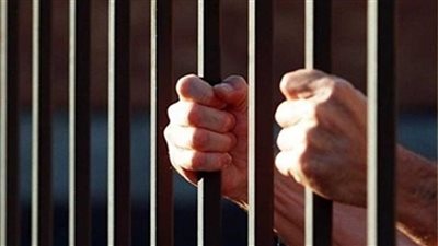 حبس عاطل وعامل متهمين بقتل وسرقة مواطن في الشرقية