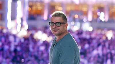 عمرو دياب يعود إلى حفلات البحرين بعد غياب عامين
