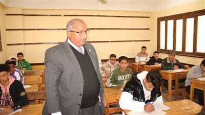 وكيل تعليم بنى سويف يتابع ختام امتحانات الفصل الدراسي الأول للشهادة الإعدادية