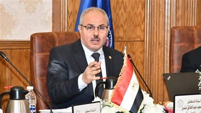رئيس جامعة قناة السويس يُعلن اعتماد لائحة الدراسات العليا ٥ المصرية الصينية