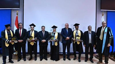 تخرج دفعة جديدة من طلاب ماجستير إدارة الأعمال بجنوب الوادي 