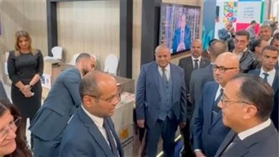 رئيس مجلس الوزراء يتفقد جناح البورصة اخلال افتتاح معرض القاهرة الدولي للكتاب