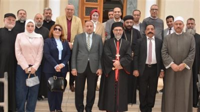 أسقف الأقباط الكاثوليك بأسيوط رئيسًا فخريًا لبيت العائلة المصرية
