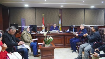 محافظ الغربية يناقش الموقف التنفيذي لمشروعات الصرف الصحي