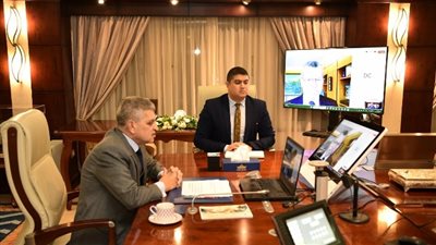قناة السويس تبحث مع المنظمة البحرية الدولية تطورات الأوضاع بالبحر الأحمر وباب المندب