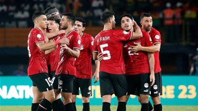 وزير الرياضة يطمئن هاتفيًا علم بعثة المنتخب الوطني لكرة القدم بكوت ديفوار