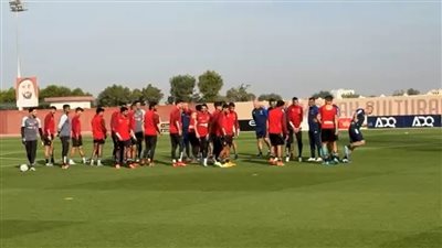 لاعبو الأهلي يحتفلون بعيد ميلاد ميشيل يانكون