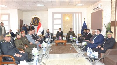  نائب محافظ البحيرة تقدم التهنئة  لرجال الشرطة  بالبحيرة 