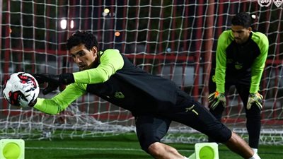 عواد يؤدى تدريبات تأهيلية على هامش مران الزمالك 