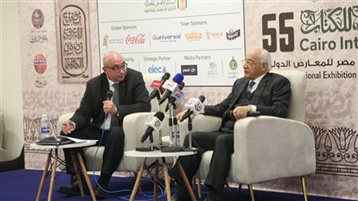 علي الدين هلال في ندوة بمعرض القاهرة للكتاب : الإنسان والسياسة وجهان لعملة واحدة