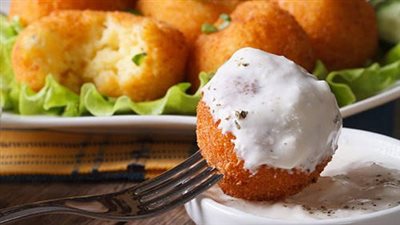 طريقة عمل كرات البطاطس بالبقسماط الشهية