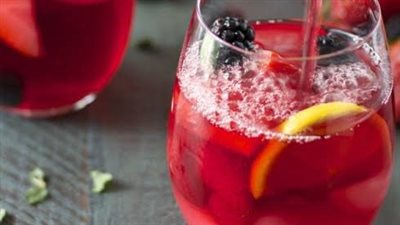 يمدك بالطاقة والانتعاش.. حضري آيس تي بالتوت وتمتعي بمذاق لذيذ