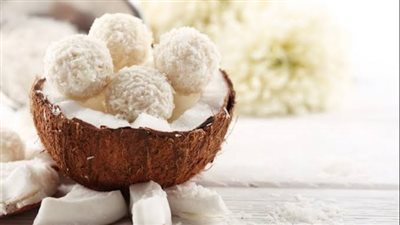 طريقة عمل كرات جوز الهند باللوز… غنية بالفيتامينات