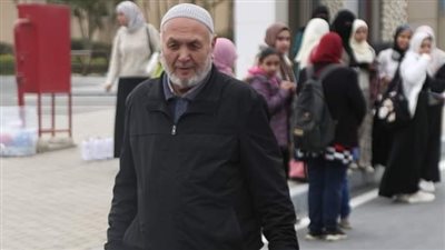 صور.. آلاف المواطنين يقبلون على معرض الكتاب بثاني أيامه