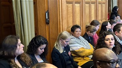 نميرة نجم تحضر جلسة قرار العدل الدولية ضد الإبادة الجماعية للشعب الفلسطيني