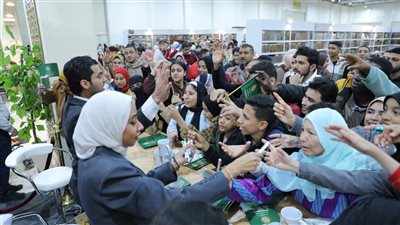 معلومة وهدية.. مسابقة بيت الزكاة في جناح الأزهر بمعرض الكتاب